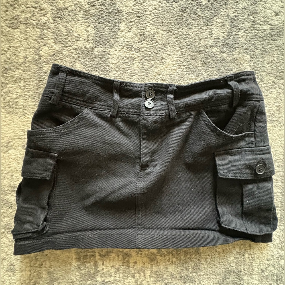 Women's Black Cargo mini skirt from Edikted